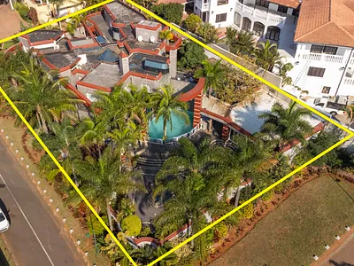 5 Bedroom House For Sale in Umhlanga - JhmU.webp