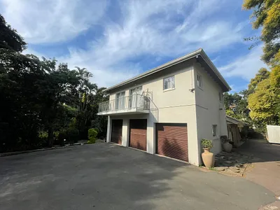 5 Bedroom House For Sale in Pinetown - PdsK.webp