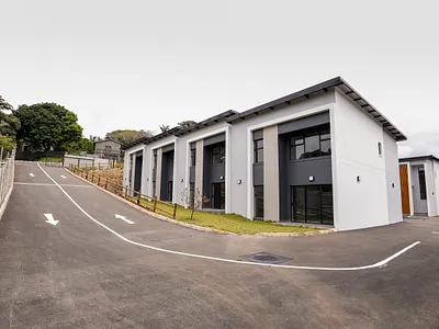 3 Bedroom Townhouse To Rent in Tongaat - FY3E.webp