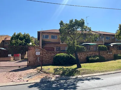 3 Bedroom Townhouse For Sale in Johannesburg - img