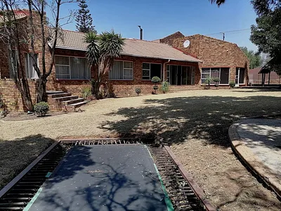 5 Bedroom House For Sale in Johannesburg - WNd6.webp