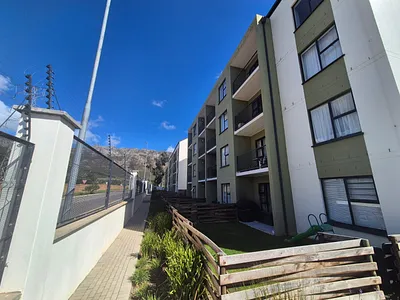 2 Bedroom Apartment To Rent in Gordons Bay - eoSI.webp