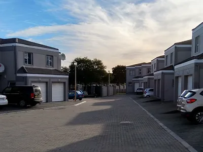 3 Bedroom Apartment To Rent in Strand - vk5Z.webp