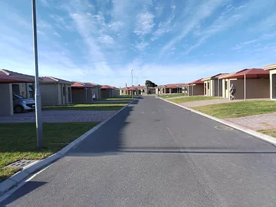 3 Bedroom House To Rent in Kuils River - kmIA.webp