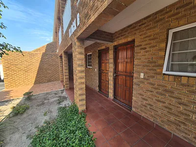 2 Bedroom Apartment To Rent in Brackenfell - img