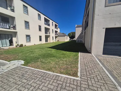 2 Bedroom Apartment To Rent in Cape Town - t42F.webp