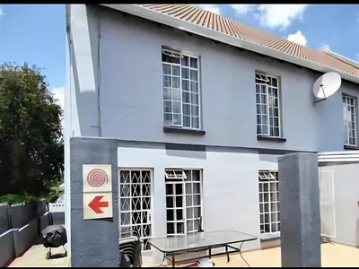 3 Bedroom Apartment For Sale in Edenvale - kaMZ.webp