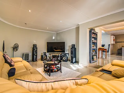 3 Bedroom House For Sale in Edenvale - LCVf.webp
