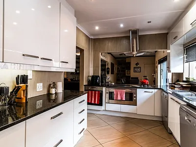 3 Bedroom House For Sale in Germiston - BUr0.webp