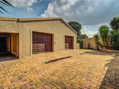4 Bedroom House For Sale in Edenvale - img