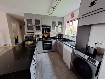 3 Bedroom Apartment For Sale in Edenvale - img