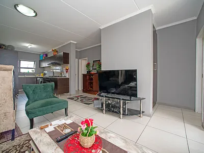 3 Bedroom Apartment For Sale in Edenvale - img