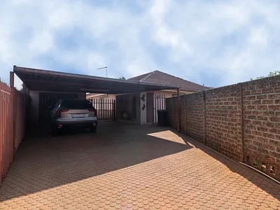 3 Bedroom House For Sale in Germiston - 9HLf.webp