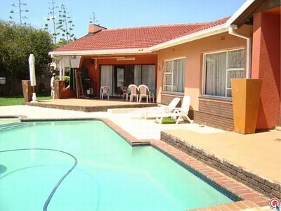 4 Bedroom House For Sale in Edenvale - 18o5.webp