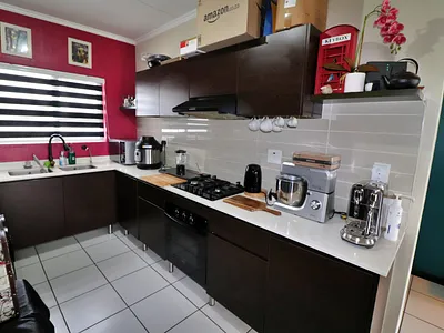 2 Bedroom Apartment For Sale in Edenvale - eCA5.webp