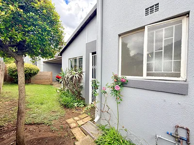 2 Bedroom Apartment For Sale in Edenvale - hh1c.webp