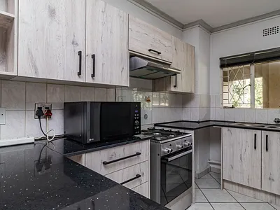 2 Bedroom Apartment For Sale in Edenvale - img