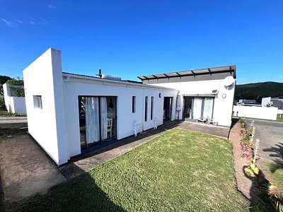 2 Bedroom Townhouse For Sale in East London - img