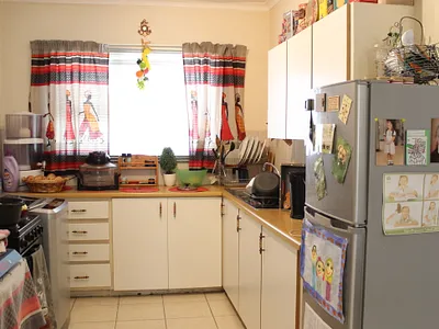 2 Bedroom Apartment To Rent in East London - wHS7.webp