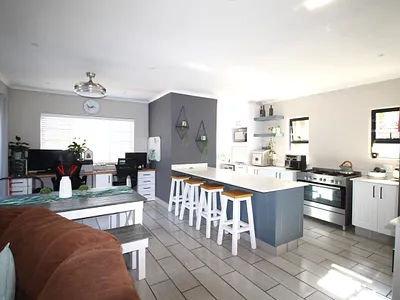 3 Bedroom House For Sale in East London - img