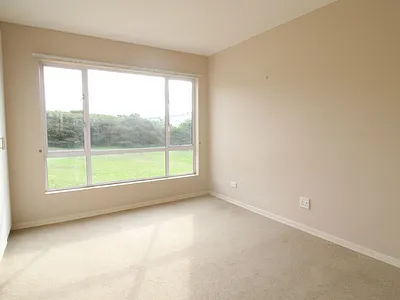 2 Bedroom Apartment To Rent in East London - QpR6.webp