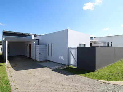 3 Bedroom House For Sale in East London - byUy.webp