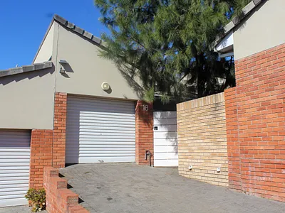 3 Bedroom Townhouse For Sale in East London - Or5t.webp