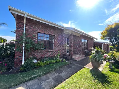 3 Bedroom Townhouse For Sale in East London - img