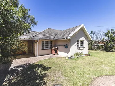 4 Bedroom House For Sale in East London - 6FCU.webp