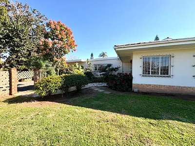 4 Bedroom House For Sale in East London - FqO3.webp