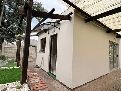 1 Bedroom Apartment To Rent in East London - 1Bqz.webp