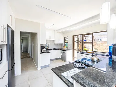 3 Bedroom House For Sale in East London - L13E.webp