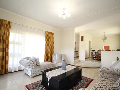 3 Bedroom House For Sale in East London - P0N9.webp