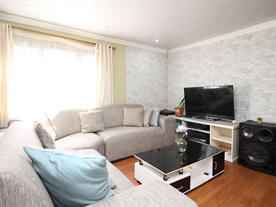 3 Bedroom House For Sale in East London - nkYP.webp