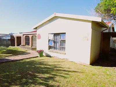 3 Bedroom House For Sale in East London - mZbR.webp