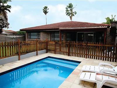 3 Bedroom House For Sale in East London - xT6w.webp