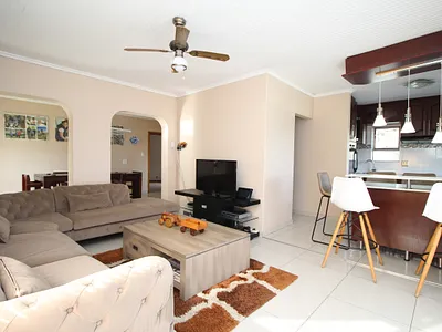 4 Bedroom House For Sale in East London - jhBq.webp