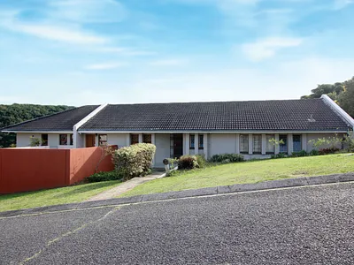 4 Bedroom House For Sale in East London - jl9e.webp
