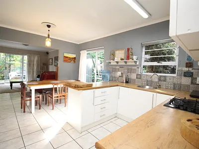 4 Bedroom House For Sale in East London - GOws.webp