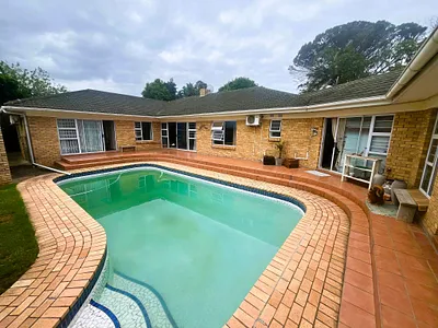 4 Bedroom House For Sale in East London - ei25.webp