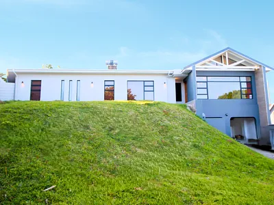 4 Bedroom House For Sale in East London - NdLL.webp