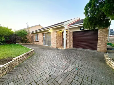 2 Bedroom Townhouse For Sale in East London - pLUi.webp