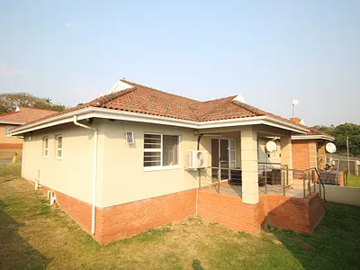 3 Bedroom Townhouse For Sale in East London - 40pw.webp