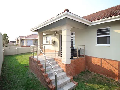 3 Bedroom Townhouse For Sale in East London - img