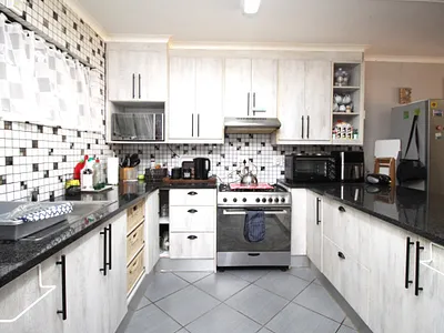 2 Bedroom House For Sale in East London - img