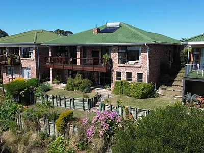 3 Bedroom Townhouse For Sale in East London - img