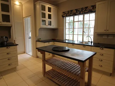 4 Bedroom House To Rent in East London - img
