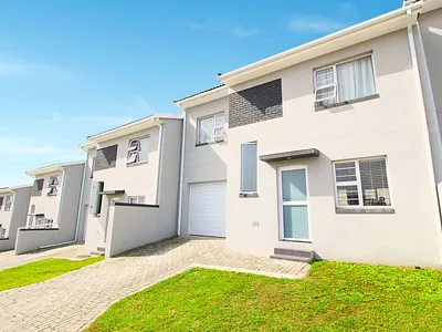 3 Bedroom House For Sale in East London - edWz.webp