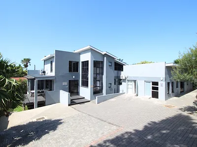 11 Bedroom House For Sale in East London - Vict.webp