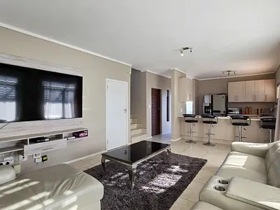 2 Bedroom Townhouse For Sale in East London - img